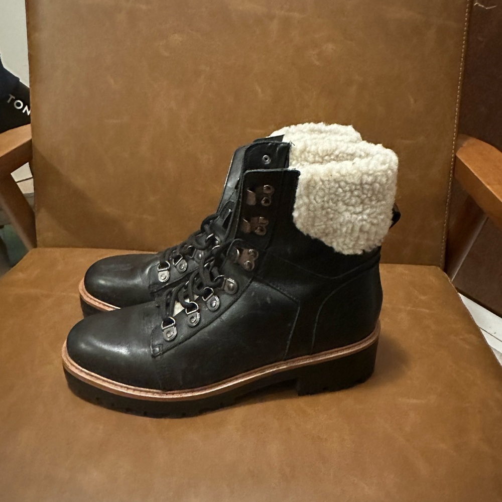 Black Leather Boots with Shearling Lining
